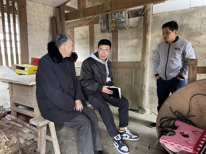 湖源：一线走访 察民情解民忧.jpg